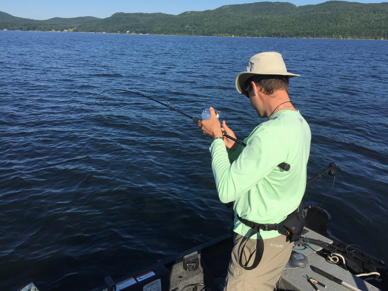 Slow jigging on Champlain Lake trout - www.pechesud.com